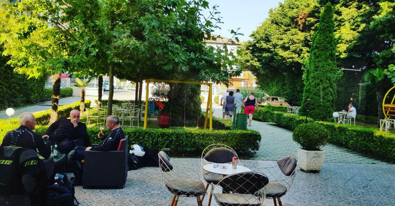 Hotel Ambasador Garden Lezhe Exterior photo